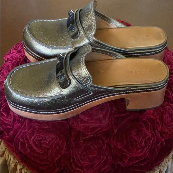 Couch platform clog - Picture 2 of 4